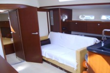 YIANNIS - Lounge Area